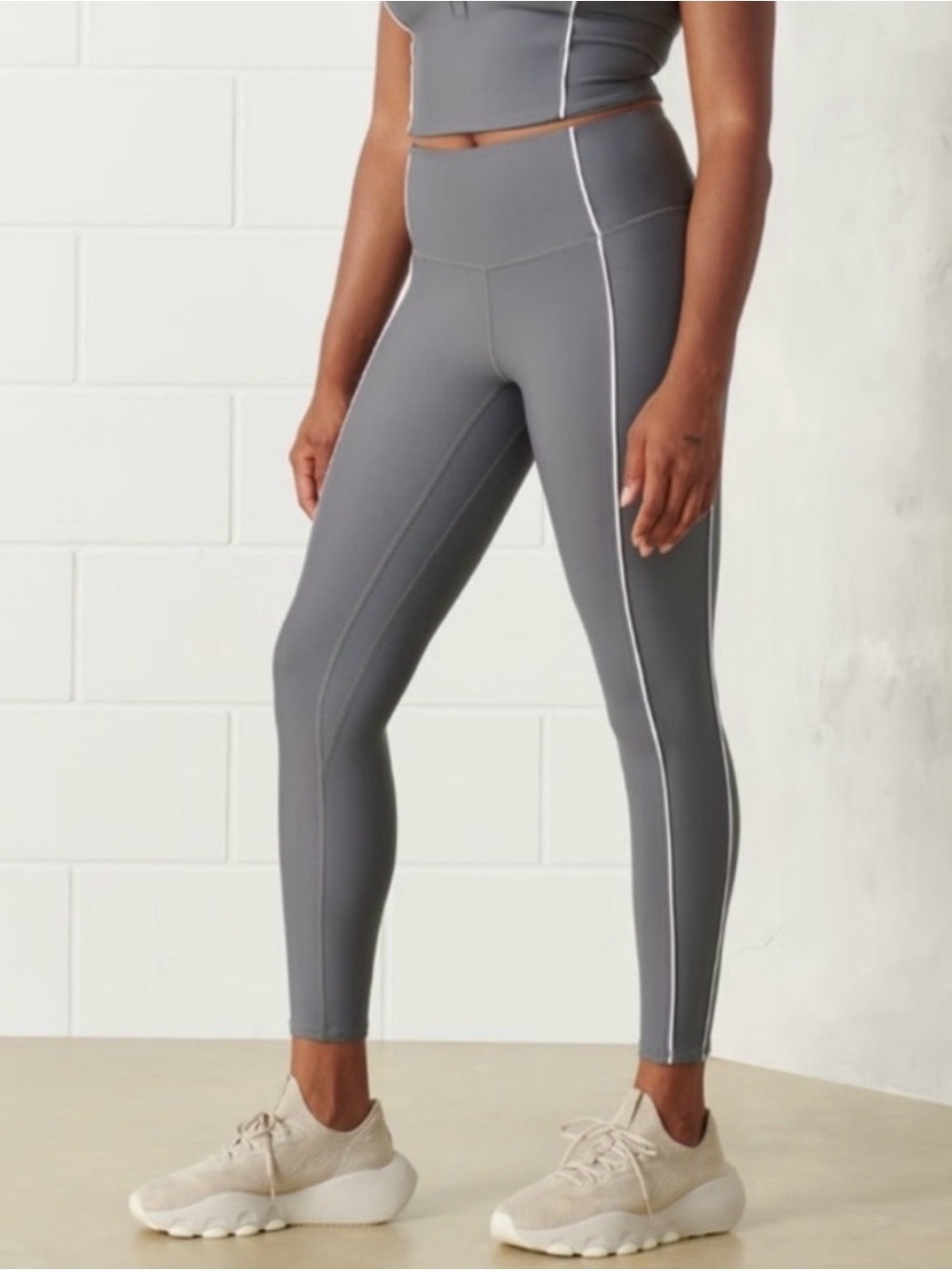 Abercrombie & Fitch YPB Grey Leggings with white piping detail size XS